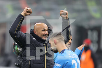 2021-12-19 - Luciano Spalletti Head Coach of SSC Napoli celebrates the victory at the end of the match during the Serie A 2021/22 football match between AC Milan and SSC Napoli at Giuseppe Meazza Stadium, Milan, Italy on December 19, 2021 - AC MILAN VS SSC NAPOLI - ITALIAN SERIE A - SOCCER