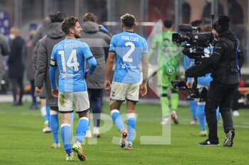 2021-12-19 - Dries Mertens of SSC Napoli celebrates the victory at the end of the match during the Serie A 2021/22 football match between AC Milan and SSC Napoli at Giuseppe Meazza Stadium, Milan, Italy on December 19, 2021 - AC MILAN VS SSC NAPOLI - ITALIAN SERIE A - SOCCER