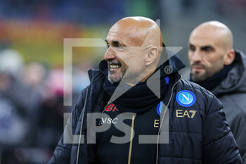2021-12-19 - Luciano Spalletti Head Coach of SSC Napoli smiling during the Serie A 2021/22 football match between AC Milan and SSC Napoli at Giuseppe Meazza Stadium, Milan, Italy on December 19, 2021 - AC MILAN VS SSC NAPOLI - ITALIAN SERIE A - SOCCER