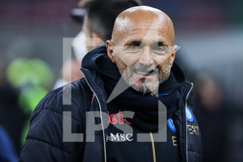 2021-12-19 - Luciano Spalletti Head Coach of SSC Napoli looks on during the Serie A 2021/22 football match between AC Milan and SSC Napoli at Giuseppe Meazza Stadium, Milan, Italy on December 19, 2021 - AC MILAN VS SSC NAPOLI - ITALIAN SERIE A - SOCCER