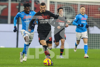 2021-12-19 - Rade Krunic of AC Milan in action during the Serie A 2021/22 football match between AC Milan and SSC Napoli at Giuseppe Meazza Stadium, Milan, Italy on December 19, 2021 - AC MILAN VS SSC NAPOLI - ITALIAN SERIE A - SOCCER