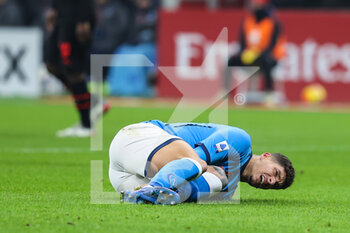 2021-12-19 - Giovanni di Lorenzo of SSC Napoli injured during the Serie A 2021/22 football match between AC Milan and SSC Napoli at Giuseppe Meazza Stadium, Milan, Italy on December 19, 2021 - AC MILAN VS SSC NAPOLI - ITALIAN SERIE A - SOCCER