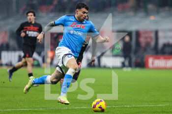 2021-12-19 - Andrea Petagna of SSC Napoli in action during the Serie A 2021/22 football match between AC Milan and SSC Napoli at Giuseppe Meazza Stadium, Milan, Italy on December 19, 2021 - AC MILAN VS SSC NAPOLI - ITALIAN SERIE A - SOCCER