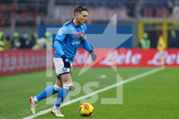 2021-12-19 - Piotr Zielinski of SSC Napoli in action during the Serie A 2021/22 football match between AC Milan and SSC Napoli at Giuseppe Meazza Stadium, Milan, Italy on December 19, 2021 - AC MILAN VS SSC NAPOLI - ITALIAN SERIE A - SOCCER