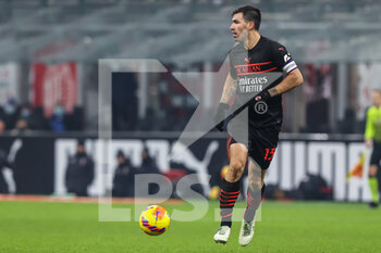 2021-12-19 - Alessio Romagnoli of AC Milan in action during the Serie A 2021/22 football match between AC Milan and SSC Napoli at Giuseppe Meazza Stadium, Milan, Italy on December 19, 2021 - AC MILAN VS SSC NAPOLI - ITALIAN SERIE A - SOCCER