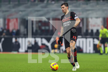 2021-12-19 - Alessio Romagnoli of AC Milan in action during the Serie A 2021/22 football match between AC Milan and SSC Napoli at Giuseppe Meazza Stadium, Milan, Italy on December 19, 2021 - AC MILAN VS SSC NAPOLI - ITALIAN SERIE A - SOCCER