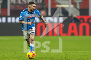 2021-12-19 - Matteo Politano of SSC Napoli in action during the Serie A 2021/22 football match between AC Milan and SSC Napoli at Giuseppe Meazza Stadium, Milan, Italy on December 19, 2021 - AC MILAN VS SSC NAPOLI - ITALIAN SERIE A - SOCCER