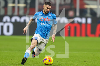 2021-12-19 - Matteo Politano of SSC Napoli in action during the Serie A 2021/22 football match between AC Milan and SSC Napoli at Giuseppe Meazza Stadium, Milan, Italy on December 19, 2021 - AC MILAN VS SSC NAPOLI - ITALIAN SERIE A - SOCCER