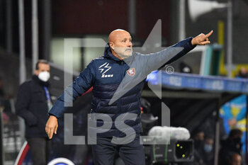 2021-12-17 - Salernitana's head coach Stefano Colantuono gestures  - US SALERNITANA VS INTER - FC INTERNAZIONALE - ITALIAN SERIE A - SOCCER