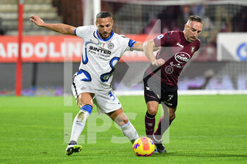 2021-12-17 - Inter Milan's defender Danilo D'Ambrosio in action against Salernitana's forward Franck Ribery  - US SALERNITANA VS INTER - FC INTERNAZIONALE - ITALIAN SERIE A - SOCCER
