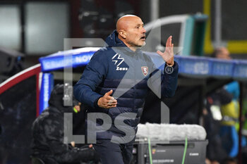 2021-12-17 - Salernitana's head coach Stefano Colantuono reacts  - US SALERNITANA VS INTER - FC INTERNAZIONALE - ITALIAN SERIE A - SOCCER
