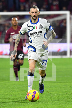 2021-12-17 - Inter Milan's midfielder Marcelo Brozovic in action  - US SALERNITANA VS INTER - FC INTERNAZIONALE - ITALIAN SERIE A - SOCCER