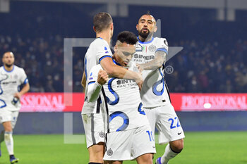 2021-12-17 - Inter Milan's forward Lautaro Martínez celebrates with teammates after scoring the 0-4 goal  - US SALERNITANA VS INTER - FC INTERNAZIONALE - ITALIAN SERIE A - SOCCER