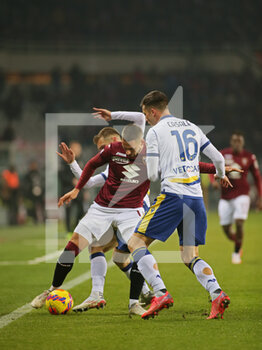2021-12-19 - Marco Pjaca (Torino FC) vs Nicolo' Casale (Hellas Verona) - TORINO FC VS HELLAS VERONA FC - ITALIAN SERIE A - SOCCER