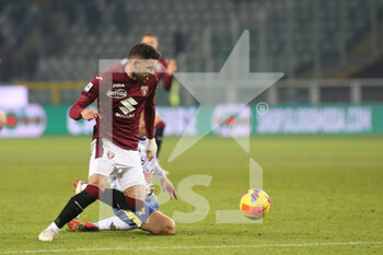 2021-12-19 - The foul of Giangiacomo Magnani (Hellas Verona) vs Antonio Sanabria (Torino FC) - red card for Giangiacomo Magnani - TORINO FC VS HELLAS VERONA FC - ITALIAN SERIE A - SOCCER