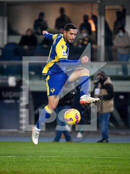 2021-12-22 - Verona's Giancluca Caprari in action - HELLAS VERONA FC VS ACF FIORENTINA - ITALIAN SERIE A - SOCCER