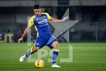 2021-12-22 - Verona's Davide Faraoni in action - HELLAS VERONA FC VS ACF FIORENTINA - ITALIAN SERIE A - SOCCER