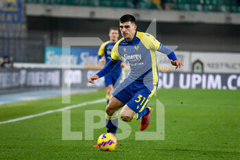 2021-12-22 - Verona's Bosko Sutalo in action - HELLAS VERONA FC VS ACF FIORENTINA - ITALIAN SERIE A - SOCCER