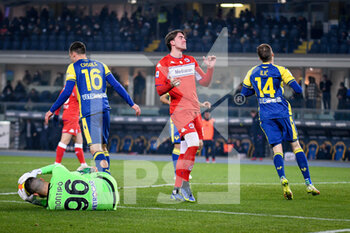 2021-12-22 - Disappointment of Fiorentina's Dusan Vlahovic after missing the goal - HELLAS VERONA FC VS ACF FIORENTINA - ITALIAN SERIE A - SOCCER