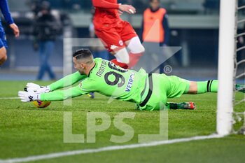 2021-12-22 - Verona's Lorenzo Montipò saves a goal - HELLAS VERONA FC VS ACF FIORENTINA - ITALIAN SERIE A - SOCCER