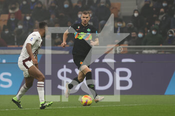 2021-12-22 - Edin Dzeko of FC Internazionale in action during the Serie A 2021/22 football match between FC Internazionale and Torino FC at Giuseppe Meazza Stadium, Milan, Italy on December 22, 2021 - INTER - FC INTERNAZIONALE VS TORINO FC - ITALIAN SERIE A - SOCCER