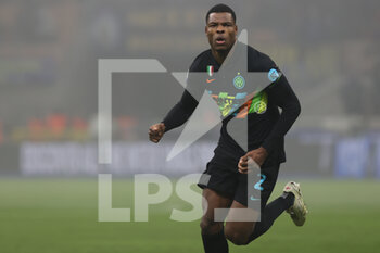 2021-12-22 - Denzel Dumfries of FC Internazionale celebrates after scoring a goal during the Serie A 2021/22 football match between FC Internazionale and Torino FC at Giuseppe Meazza Stadium, Milan, Italy on December 22, 2021 - INTER - FC INTERNAZIONALE VS TORINO FC - ITALIAN SERIE A - SOCCER
