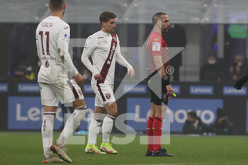2021-12-22 - Referee Marco Guida during the Serie A 2021/22 football match between FC Internazionale and Torino FC at Giuseppe Meazza Stadium, Milan, Italy on December 22, 2021 - INTER - FC INTERNAZIONALE VS TORINO FC - ITALIAN SERIE A - SOCCER