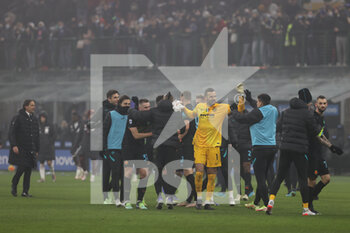 2021-12-22 - Players of FC Internazionale celebrate the victory at the end of the match during the Serie A 2021/22 football match between FC Internazionale and Torino FC at Giuseppe Meazza Stadium, Milan, Italy on December 22, 2021 - INTER - FC INTERNAZIONALE VS TORINO FC - ITALIAN SERIE A - SOCCER