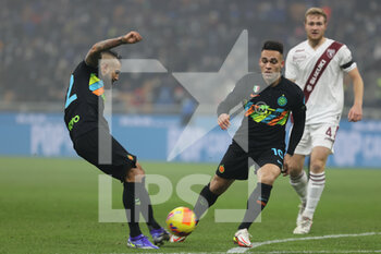 2021-12-22 - Arturo Vidal of FC Internazionale in action during the Serie A 2021/22 football match between FC Internazionale and Torino FC at Giuseppe Meazza Stadium, Milan, Italy on December 22, 2021 - INTER - FC INTERNAZIONALE VS TORINO FC - ITALIAN SERIE A - SOCCER