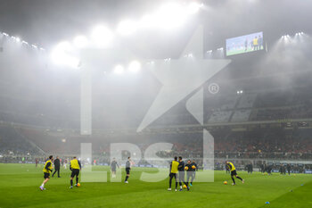 2021-12-22 - Players of FC Internazionale warm up during the Serie A 2021/22 football match between FC Internazionale and Torino FC at Giuseppe Meazza Stadium, Milan, Italy on December 22, 2021 - INTER - FC INTERNAZIONALE VS TORINO FC - ITALIAN SERIE A - SOCCER