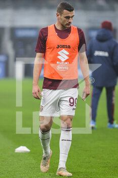 2021-12-22 - Alessandro Buongiorno of Torino FC warms up during the Serie A 2021/22 football match between FC Internazionale and Torino FC at Giuseppe Meazza Stadium, Milan, Italy on December 22, 2021 - INTER - FC INTERNAZIONALE VS TORINO FC - ITALIAN SERIE A - SOCCER