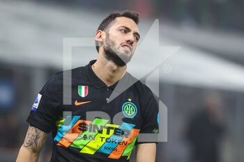2021-12-22 - Hakan Calhanoglu of FC Internazionale reacts during the Serie A 2021/22 football match between FC Internazionale and Torino FC at Giuseppe Meazza Stadium, Milan, Italy on December 22, 2021 - INTER - FC INTERNAZIONALE VS TORINO FC - ITALIAN SERIE A - SOCCER