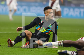 2021-12-22 - Lautaro Martinez of FC Internazionale looks on during the Serie A 2021/22 football match between FC Internazionale and Torino FC at Giuseppe Meazza Stadium, Milan, Italy on December 22, 2021 - INTER - FC INTERNAZIONALE VS TORINO FC - ITALIAN SERIE A - SOCCER