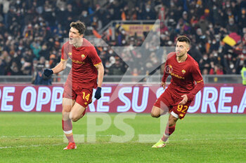 2021-12-22 - Eldor Shomurodov (AS Roma) celebrates after scoring the goal 1-0 during the  Italian Football Championship League A 2021/2022 match between AS Roma vs UC Sampdoria at the Olimpic Stadium in Rome  on 22 December 2021. - AS ROMA VS UC SAMPDORIA - ITALIAN SERIE A - SOCCER