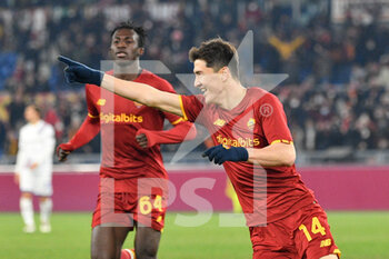2021-12-22 - Eldor Shomurodov (AS Roma) celebrates after scoring the goal 1-0 during the Italian Football Championship League A 2021/2022 match between AS Roma vs UC Sampdoria at the Olimpic Stadium in Rome  on 22 December 2021. - AS ROMA VS UC SAMPDORIA - ITALIAN SERIE A - SOCCER