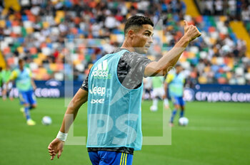 2021-08-22 - Cristiano Ronaldo (Juventus) portrait saying hi to fans during warm up - UDINESE CALCIO VS JUVENTUS FC - ITALIAN SERIE A - SOCCER
