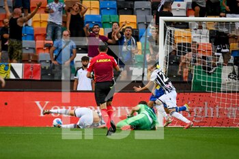 2021-08-22 - Wojciech Szczesny (Juventus) penalty foul on Tolgay Arslan (Udinese) - UDINESE CALCIO VS JUVENTUS FC - ITALIAN SERIE A - SOCCER