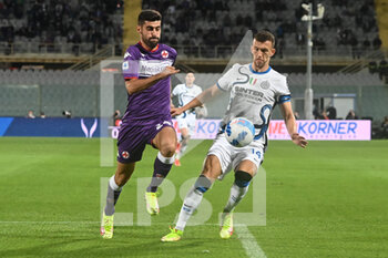 2021-09-21 - Benassi Marco (Fiorentina) hindered by Perisic Ivan (Inter) - ACF FIORENTINA VS INTER - FC INTERNAZIONALE - ITALIAN SERIE A - SOCCER
