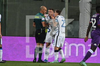 2021-09-21 - PROTESTS WITH THE REFEREE BY INTER PLAYERS - ACF FIORENTINA VS INTER - FC INTERNAZIONALE - ITALIAN SERIE A - SOCCER