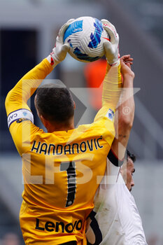 2021-09-18 - Samir Handanovic (FC Internazionale) in action - INTER - FC INTERNAZIONALE VS BOLOGNA FC - ITALIAN SERIE A - SOCCER