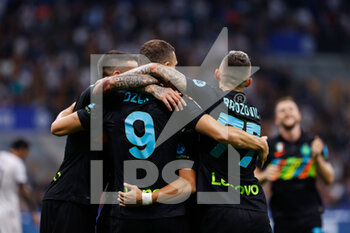 2021-09-18 - Edin Dzeko (FC Internazionale) celebrates after scoring the sixth goal of the match - INTER - FC INTERNAZIONALE VS BOLOGNA FC - ITALIAN SERIE A - SOCCER
