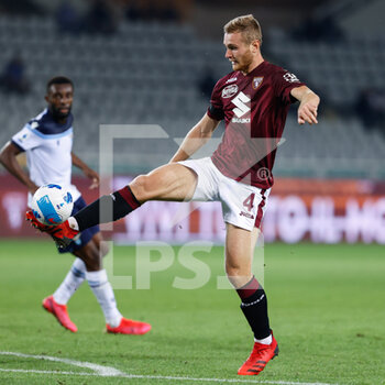 2021-09-23 - Tommaso Pobega (Torino FC) controls the ball mid air in the penalty area - TORINO FC VS SS LAZIO - ITALIAN SERIE A - SOCCER