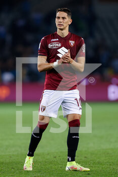 2021-09-23 - Sasa Lukic (Torino FC) greets their supporters after the match - TORINO FC VS SS LAZIO - ITALIAN SERIE A - SOCCER