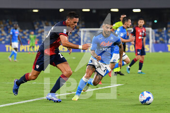 2021-09-26 - Cagliari's defender Gabriele Zappa compete for the ball with Napoli's forward Lorenzo Insigne  - SSC NAPOLI VS CAGLIARI CALCIO - ITALIAN SERIE A - SOCCER