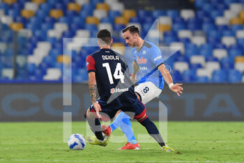 2021-09-26 - Napoli's midfielder Fabian Ruiz and Cagliari's midfielder Alessandro Deiola in action  - SSC NAPOLI VS CAGLIARI CALCIO - ITALIAN SERIE A - SOCCER