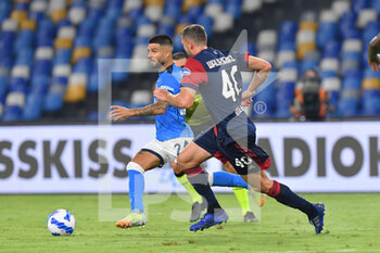 2021-09-26 - Napoli's forward Lorenzo Insigne compete for the ball with Cagliari's defender Sebastian Walukiewicz  - SSC NAPOLI VS CAGLIARI CALCIO - ITALIAN SERIE A - SOCCER