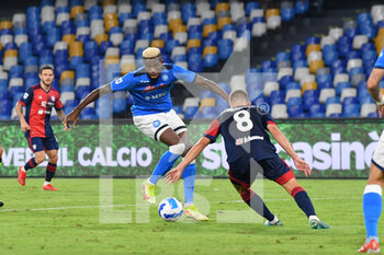 2021-09-26 - Napoli's forward Victor Osimhen in action against Cagliari's midfielder Razvan Marin  - SSC NAPOLI VS CAGLIARI CALCIO - ITALIAN SERIE A - SOCCER