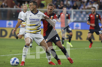 2021-09-25 - Contrasto 9 Nikola Kalinic -Verona e 4 Domenico Criscito -Genoa - GENOA CFC VS HELLAS VERONA FC - ITALIAN SERIE A - SOCCER