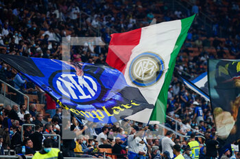 2021-09-25 - Fans of Internazionale during the Italian championship Serie A football match between FC Internazionale and Atalanta Bergame on September 25, 2021 at Giuseppe Meazza stadium in Milan, Italy - FC INTERNAZIONALE VS ATALANTA BC - ITALIAN SERIE A - SOCCER