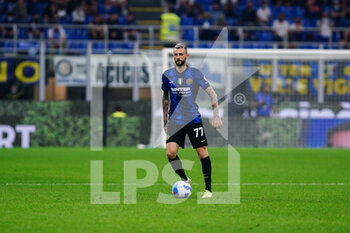 2021-09-25 - Marcelo Brozovic of Fc Internazionale during the Italian championship Serie A football match between FC Internazionale and Atalanta Bergame on September 25, 2021 at Giuseppe Meazza stadium in Milan, Italy - FC INTERNAZIONALE VS ATALANTA BC - ITALIAN SERIE A - SOCCER